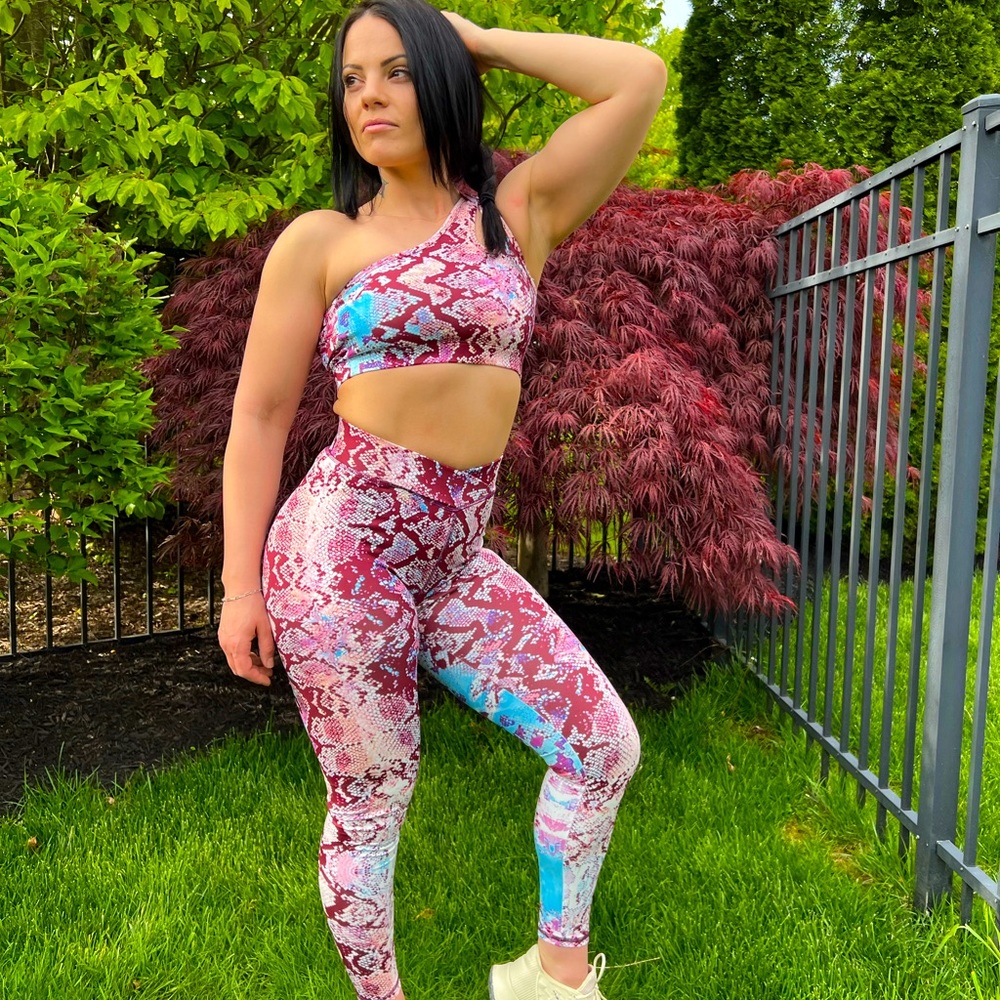COBRA ONE SHOULDER SPORT BRA